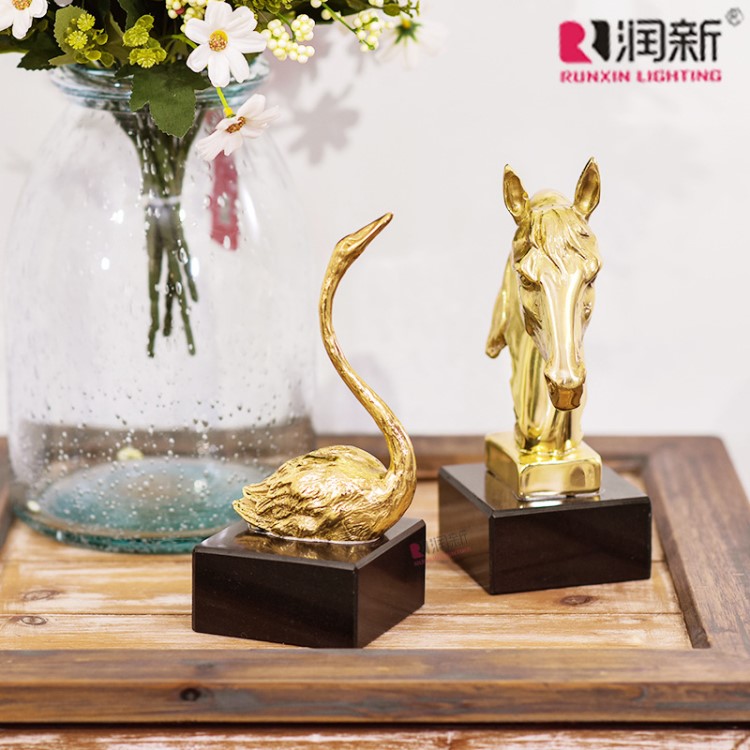 創(chuàng)意辦公室桌面簡約現(xiàn)代擺件 輕奢天鵝加大理石底座家居裝飾品