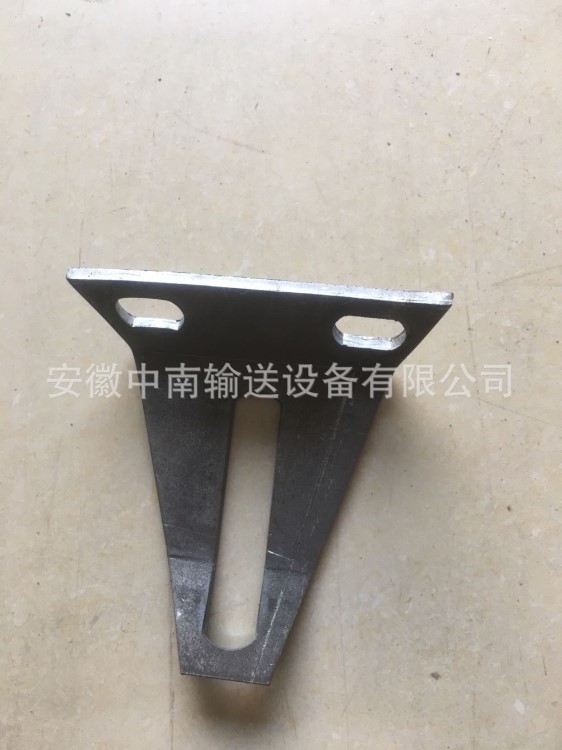 吊耳 輸送機(jī)礦山配件吊耳 調(diào)心散支架 下托輥掛鉤 中南輸送設(shè)備
