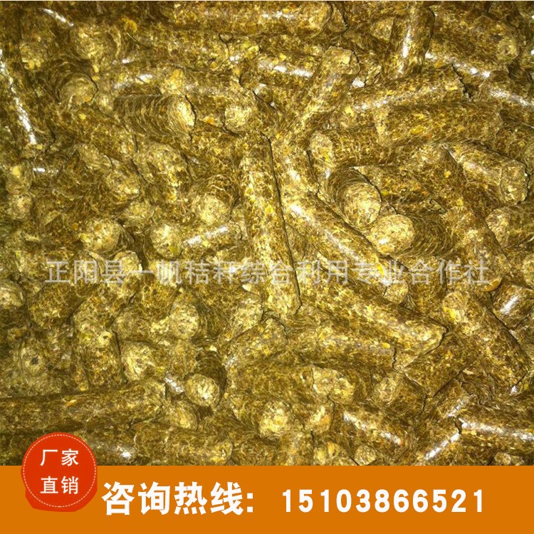 河南花生秧顆粒飼料廠現(xiàn)貨供應(yīng)牛 羊草料 喂養(yǎng)牛羊植物顆粒飼料
