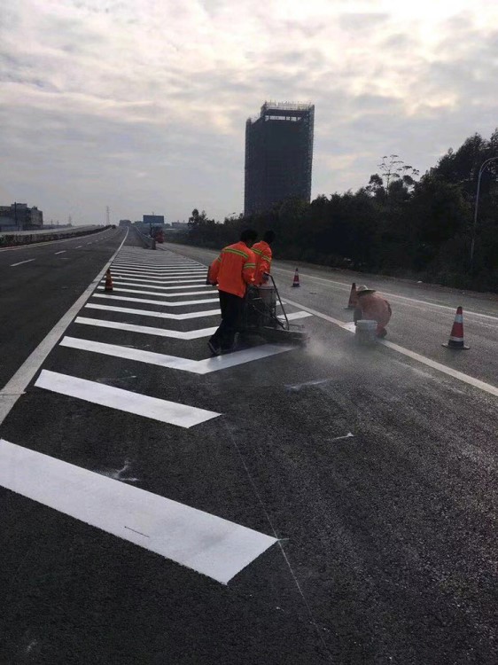 地下車庫劃線 標(biāo)志停車劃線 噴漆位線道路標(biāo)線 馬路涂刷交通設(shè)施