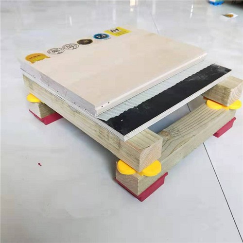 廠家直銷學(xué)校室內(nèi)籃球場實(shí)木運(yùn)動木地板體育館企口硬楓木材質(zhì)