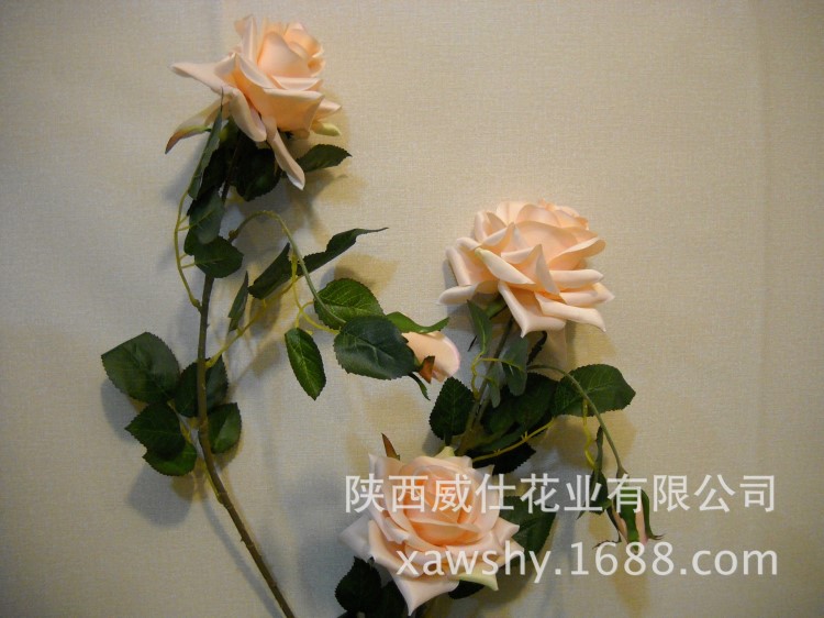 陜西鄠邑區(qū)仿真花廠家，【5頭卷邊玫瑰】特色小鎮(zhèn)花藝造景