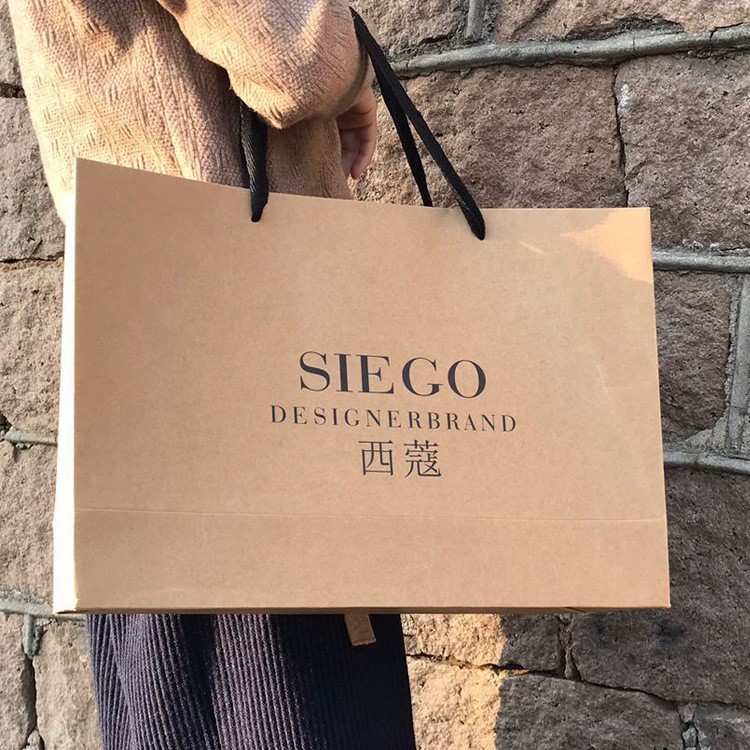 牛皮紙服裝購物環(huán)保袋子BSCI包裝工廠直銷環(huán)保再生紙手提紙袋