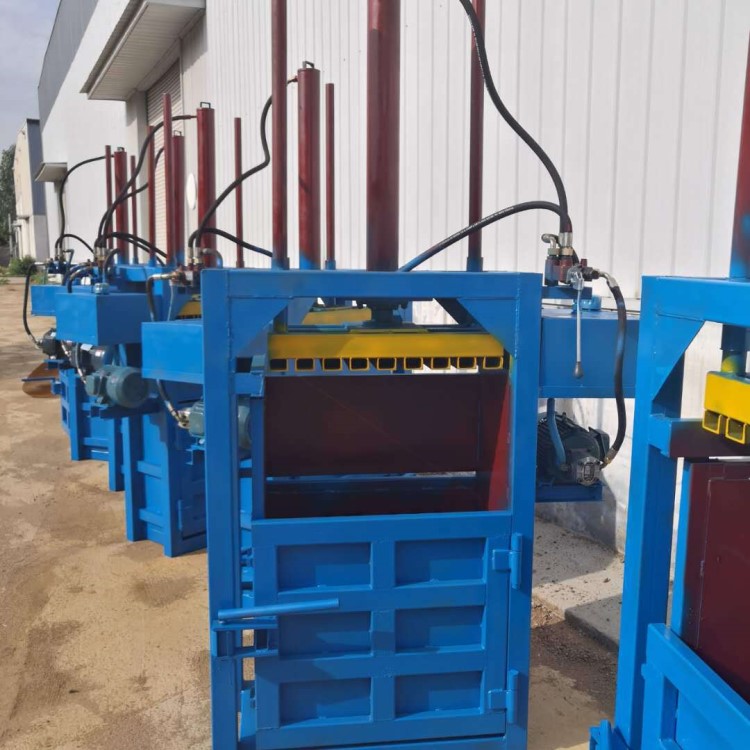 青储 青贮 玉米秸秆 蒜皮 锯末 饲料 草料 套袋压块机液压打包机