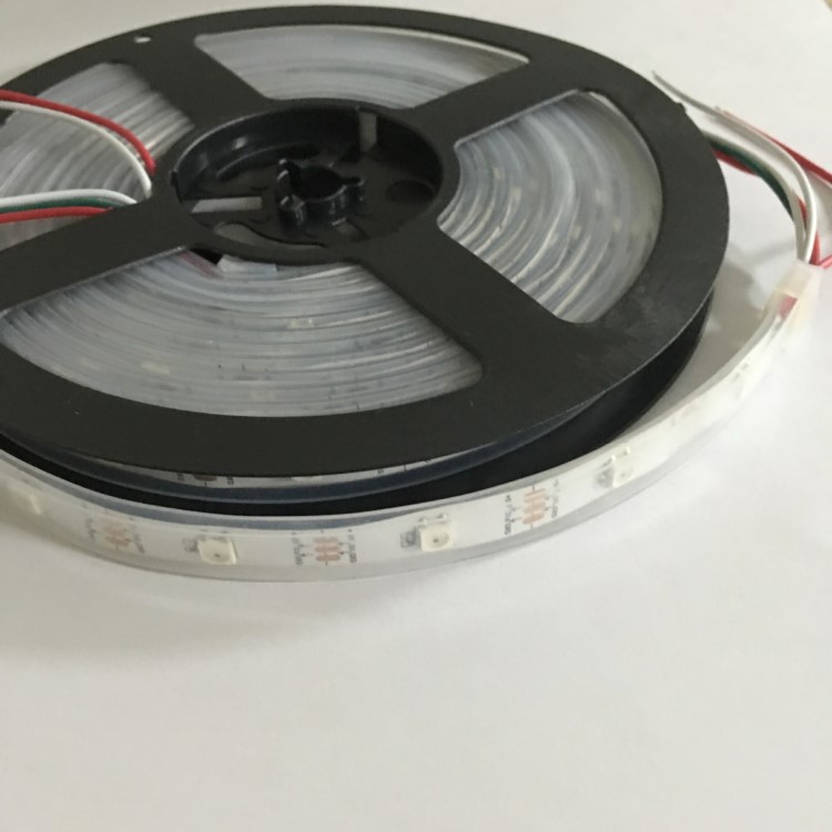 WS2812B幻彩LED單點單控?zé)魩?V全彩5050貼片內(nèi)置IC燈珠炫彩軟燈條