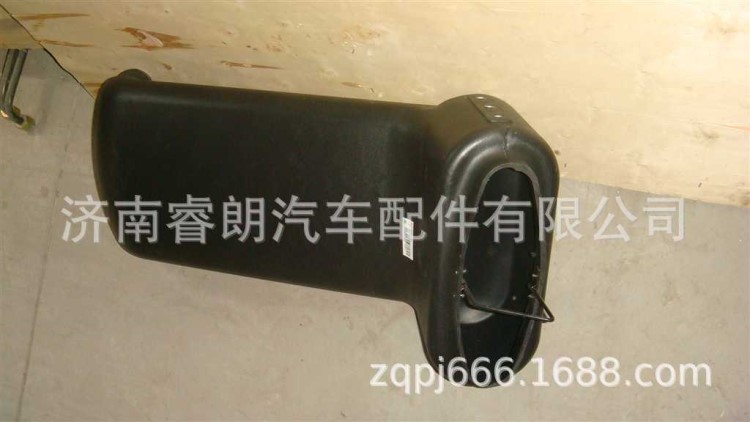 廠家批發重汽豪沃斯太爾配件WG9725190919進氣管總成自卸短駕駛室