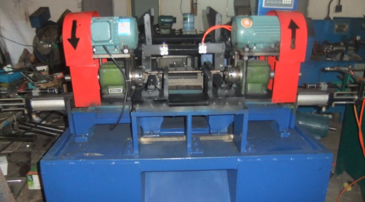 【設(shè)備】自動(dòng)數(shù)控儀表車(chē)床、大型雙頭倒角機(jī)、不銹鋼管切料機(jī)