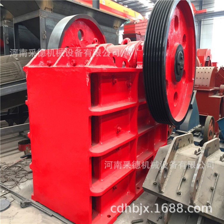 山西pe顎式破碎機 石灰石顎式破碎機 大型鄂式破碎機配件
