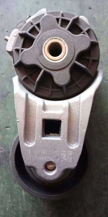 北方奔驰北奔重卡配件发动机涨紧轮涨紧轮