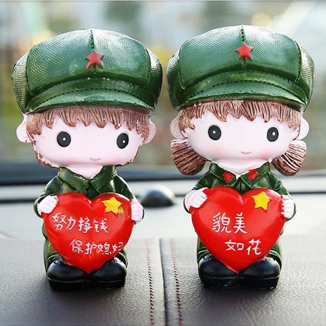軍裝情侶娃娃樹脂擺件 創意節日結婚禮物 家居婚慶擺件汽車擺件