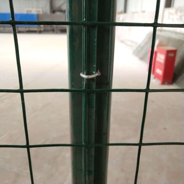 鐵絲網防護網立柱燕尾柱荷蘭網立柱果園圍網柱車間倉庫隔離網立柱