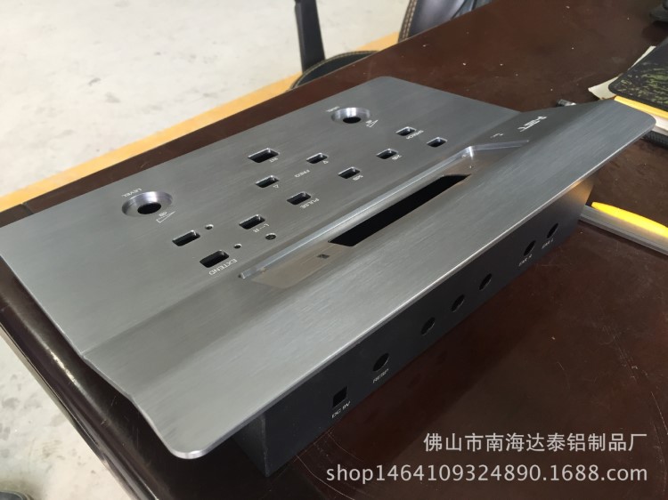 工業(yè)鋁電腦機(jī)箱 工業(yè)鋁面板 定制工業(yè)鋁面板 操作機(jī)箱面板