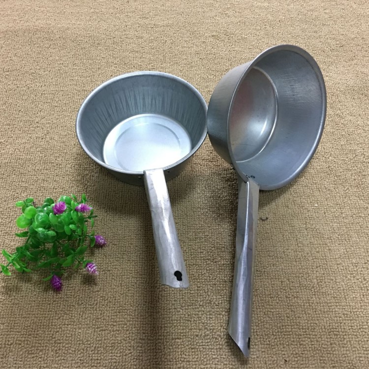 加厚铁水瓢长铁柄水舀厨房用品2元热卖厂家直销