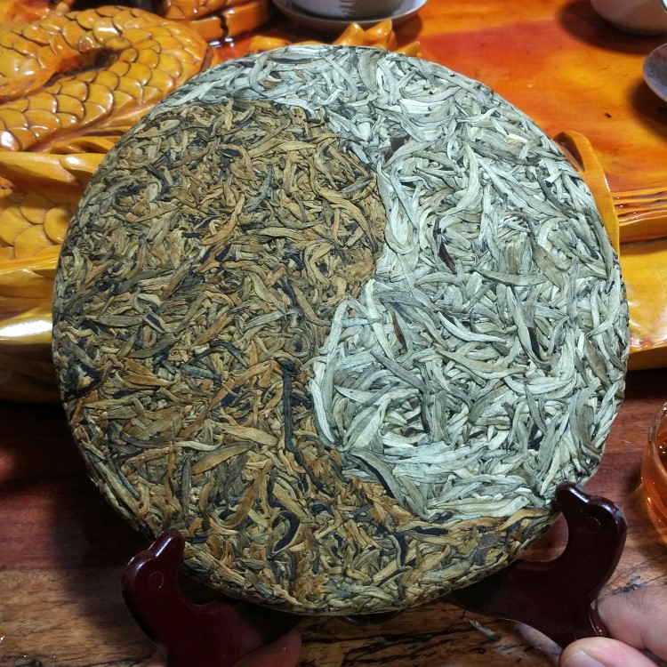 批發(fā) 八卦紅白茶   一半紅茶/白茶 道教用茶 送禮收藏茶 勐河茶廠