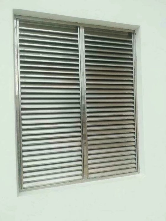 廠家直營供應(yīng) 不銹鋼簡易門配電房帶防鼠網(wǎng)百葉窗 工程門窗定制