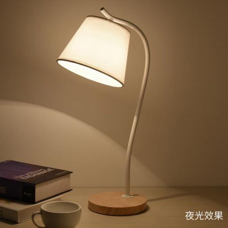 現(xiàn)代原木質(zhì)臥室床頭裝飾臺(tái)燈 北歐實(shí)木藝書(shū)房LED簡(jiǎn)約臺(tái)燈