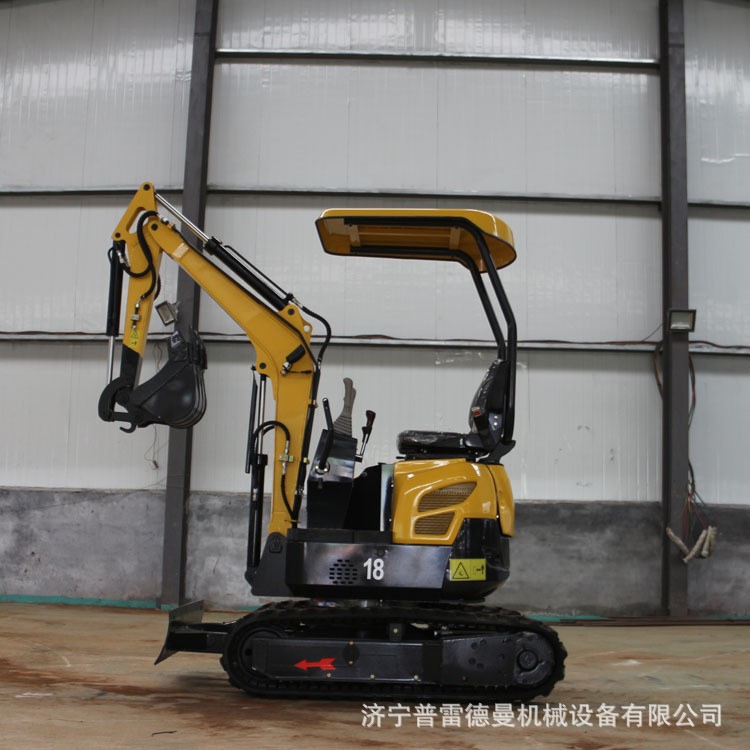 濟寧挖掘機廠家大棚挖掘機室內砸墻專用小挖掘機全過了聯保