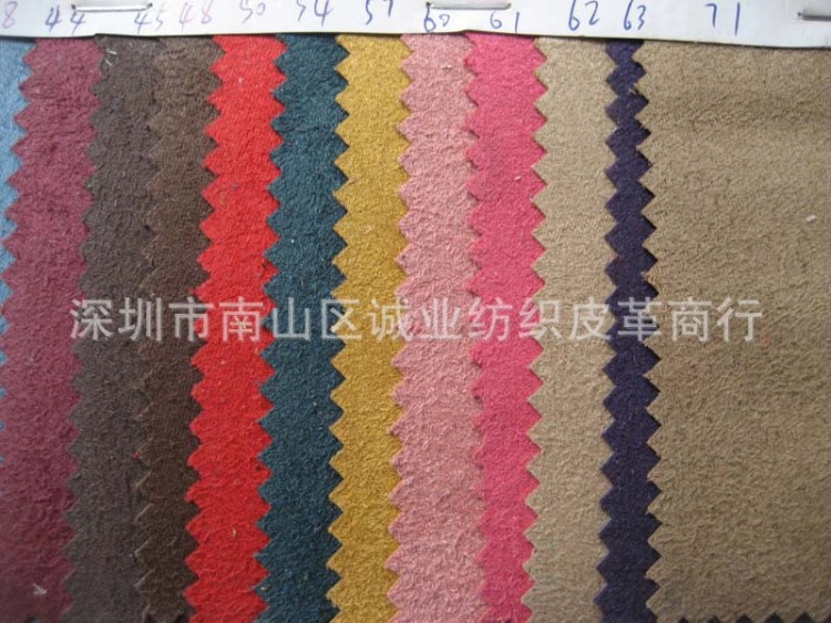 仿皮絨發(fā)泡雞皮絨面料發(fā)泡PVC底雙面絨家俬沙發(fā)布箱包手袋用料