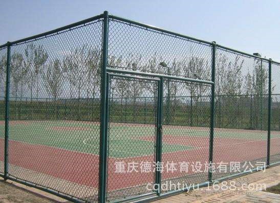 重慶球場圍網供應商 定制恰好時PE包塑籃球場網球場圍網