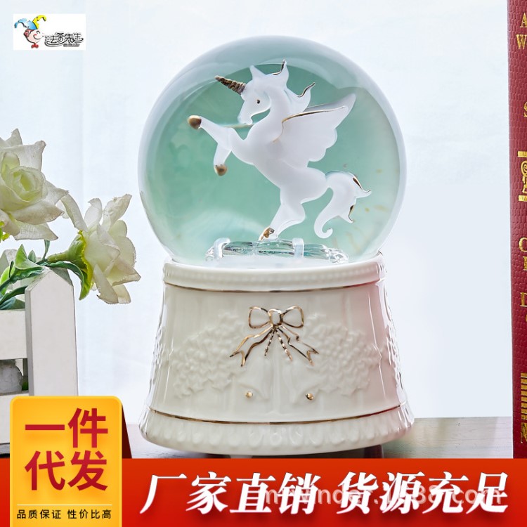 廠家直銷批發(fā)手工玻璃工藝品獨(dú)角獸飛馬水晶球音樂(lè)盒禮品一件代發(fā)