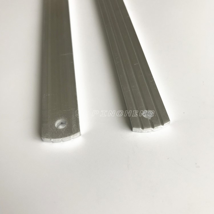 鋁合金扁條沖壓加工 鋁條沖圓弧 沖孔機加工 攝影器材鋁型材