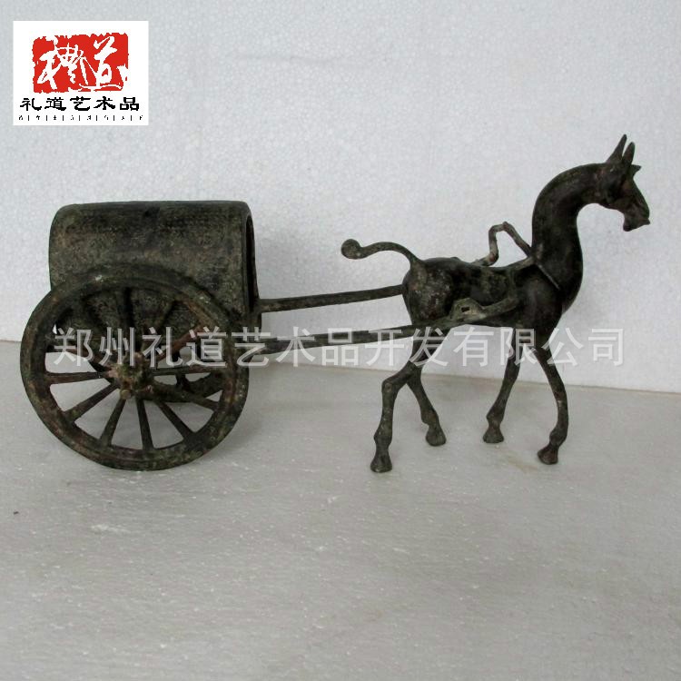 漢代青銅器馬拉車 包老漿古代銅馬拉車博古架擺件 鄭州銅馬車定做