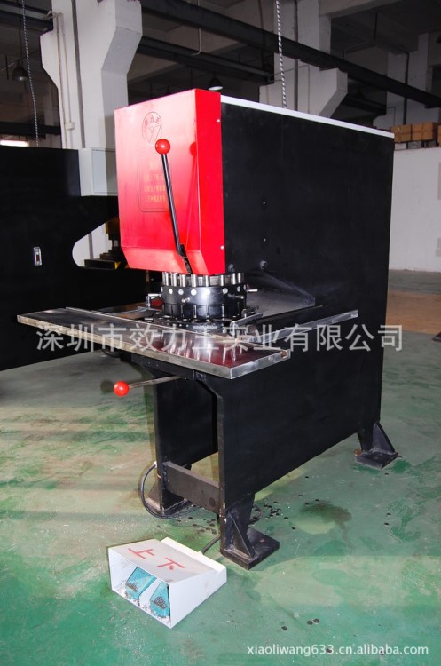 轉塔沖床 經濟實用轉塔沖床 油壓轉塔沖床 工多模省轉塔沖床1