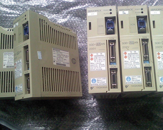 SGDA-02AS安川伺服放大器