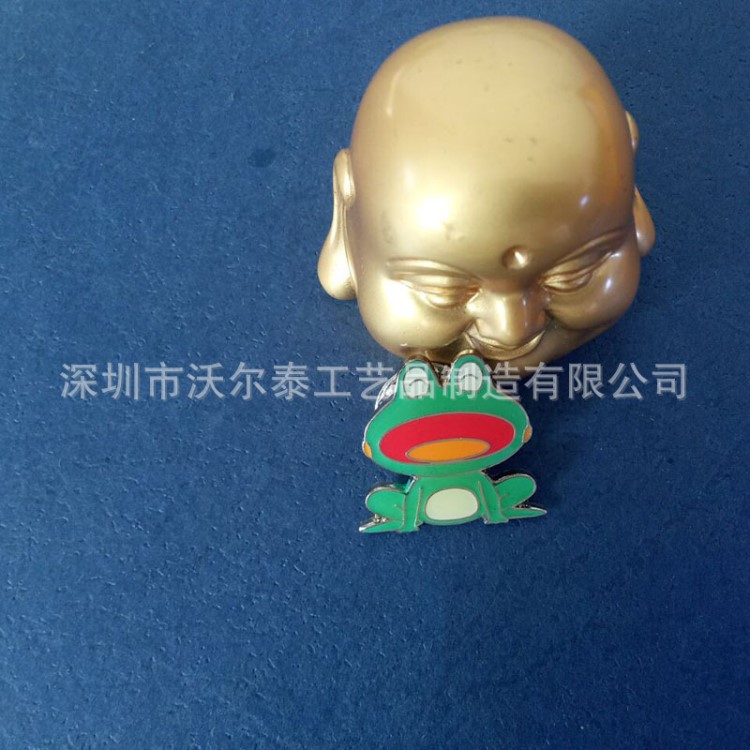 加工廠 卡通動漫青蛙子帽子徽章服飾配件 鋅合金滴膠帽徽定制