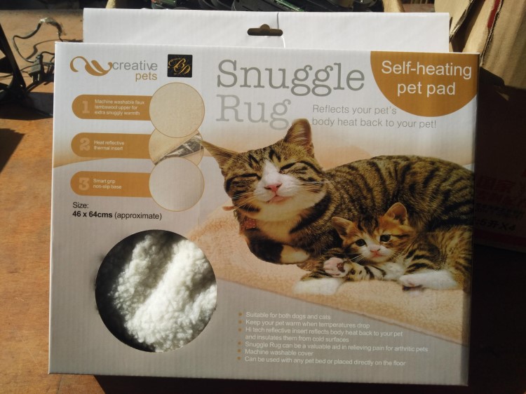 SnuggleRug冬季家車(chē)兩用寵物墊 保暖貓狗毯子 自發(fā)熱寵物毛毯子