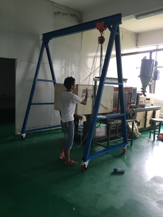 供應(yīng)定做注塑機(jī)模具吊架 1噸2噸模具移動(dòng)吊架 手拉葫蘆吊架