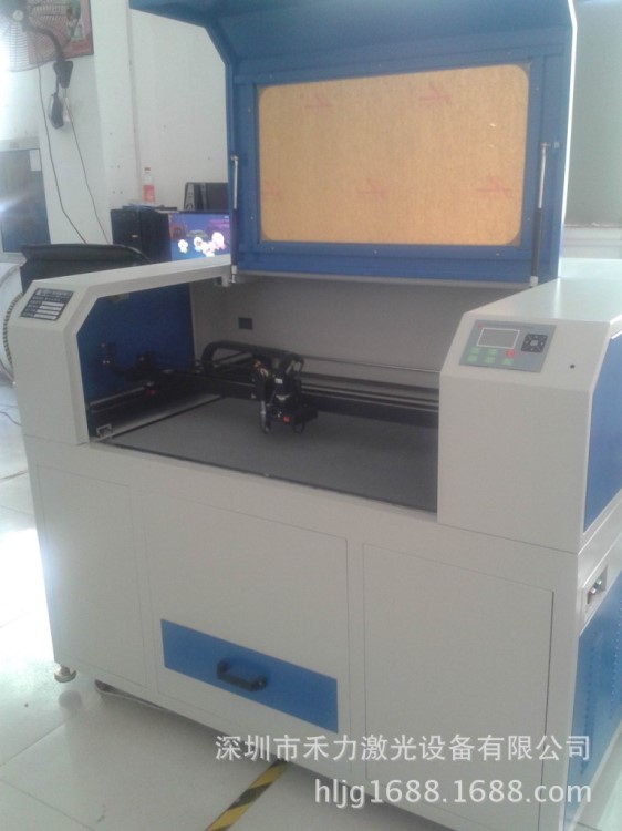 深圳荊州錦州武漢皮革鞋面貼布繡生產(chǎn)加工制作行業(yè)激光切割機(jī)