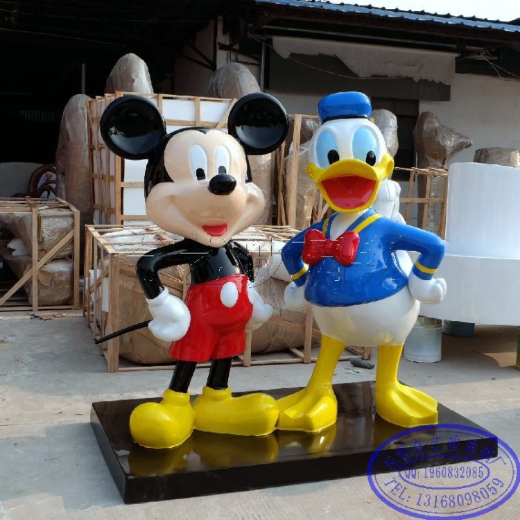 深圳工廠廠家直銷制作玻璃鋼電影動漫卡通公仔米奇和唐老鴨雕塑