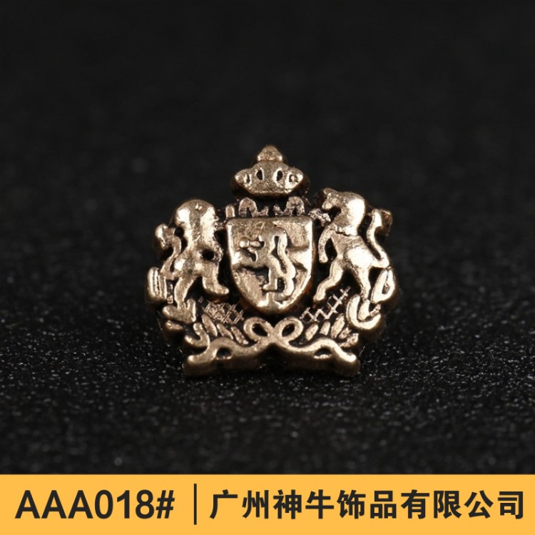 AAA018雙獅標(biāo)志小胸針搭配可搭配高彈防脫落底扣現(xiàn)貨批發(fā)