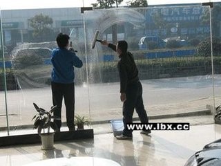 閔行區(qū)擦玻璃 別墅辦公樓擦玻璃 地毯清洗 廚衛(wèi)清洗 地板打蠟