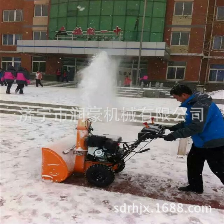 加工定制新型扫雪机 多功能冰雪路面清扫机 自走式扬雪机