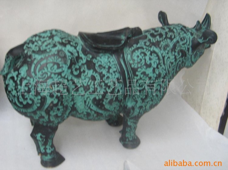 生產(chǎn)批發(fā)定做黃銅仿古青銅銅器原大犀牛尊