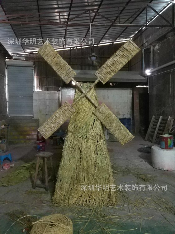 稻草風(fēng)車(chē) 真實(shí)稻草制作廠家 手工加工稻草人工藝品 大型編織藝術(shù)