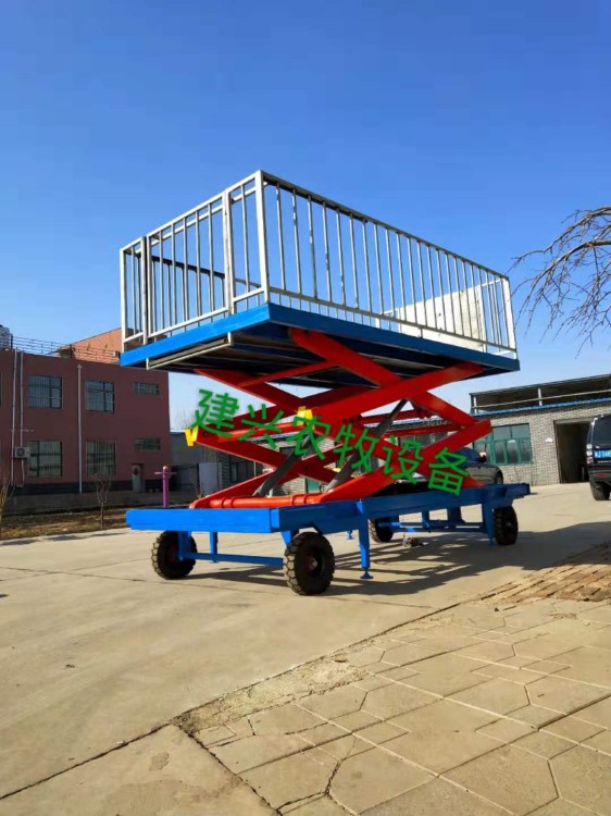 廠(chǎng)家直銷(xiāo)新型生豬轉(zhuǎn)運(yùn)裝載車(chē) 升降車(chē)