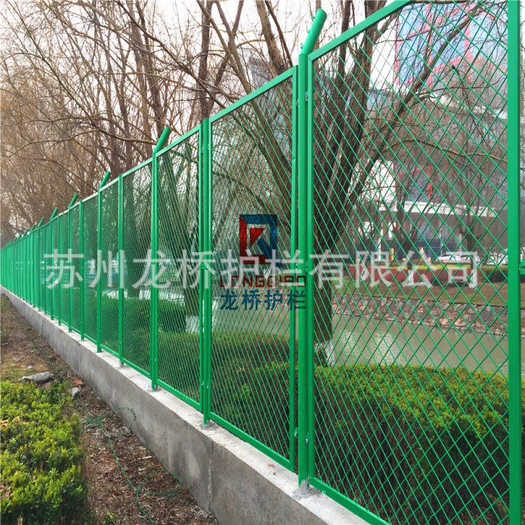 蘇州鋼絲網圍墻 鐵絲網圍墻護欄網 浸塑鋼絲網 龍橋護欄廠家直銷
