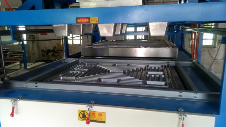 地躺板專用吸塑機 厚片成型機