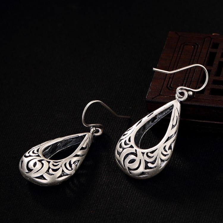 壹鹿銀S990足銀復古花紋水滴型耳墜個性百搭仿古女士銀耳飾批發