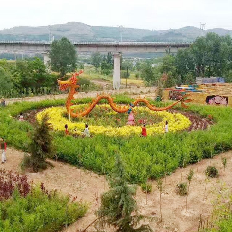 廠家制作草編藝術(shù)干稻草動物大象小黃人農(nóng)家樂草簾稻草人工藝品