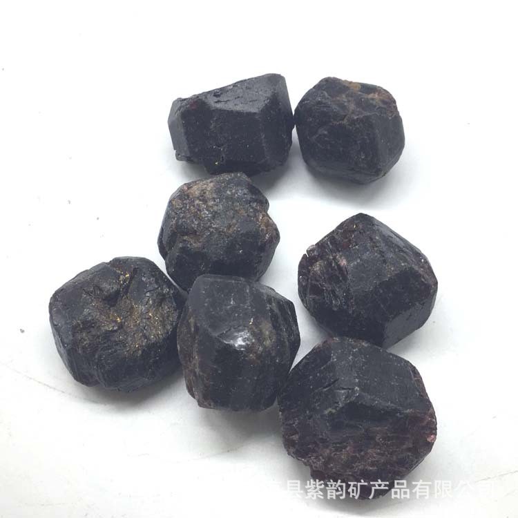 天然石榴石原石 大顆粒碎石 個(gè)性創(chuàng)意吊墜 酒紅色廠家直銷
