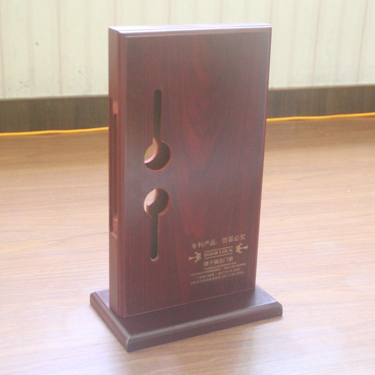 實(shí)心木鎖架 供應(yīng)樣板房門鎖具展示架子 大50鎖架通用型實(shí)心木鎖架