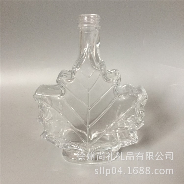 現(xiàn)貨供應(yīng)透明玻璃瓶 晶白料楓葉酒瓶 蜂糖瓶 工藝品玻璃瓶