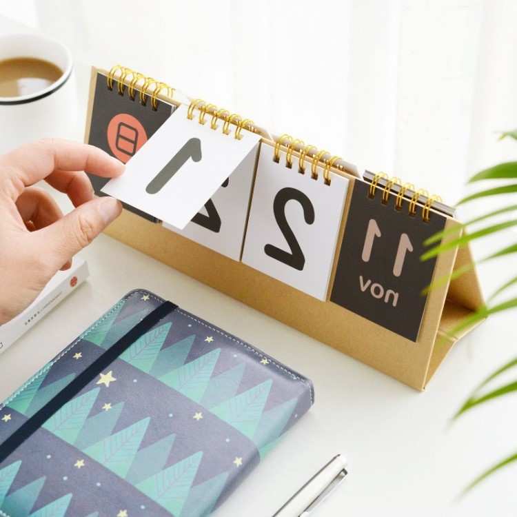 創意日歷定制BSCI工廠定制高考臺歷三角臺歷架