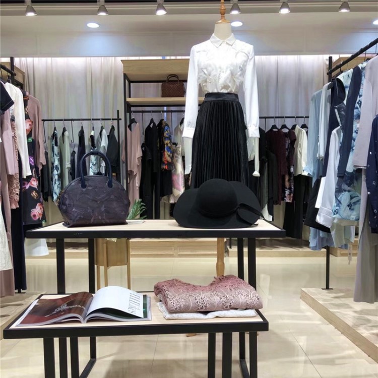 喬帛2019秋冬東莞高端女裝大碼休閑品牌尾貨走份折扣批發加盟
