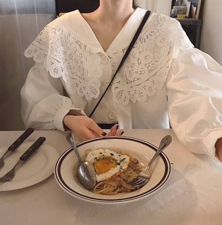 韓國秋冬新款 俏皮可愛蕾絲鏤空花邊寬松翻領襯衫 女
