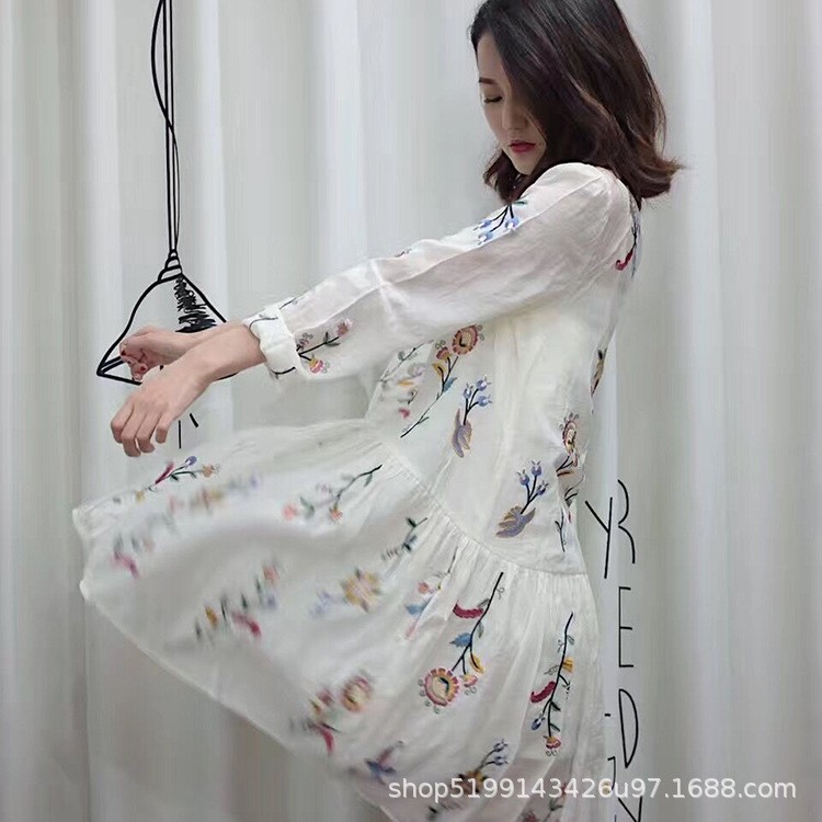 服裝裁片定位電腦刺繡加工 網(wǎng)紗亮珠片滌綸禮服面料 棉布繡花面料